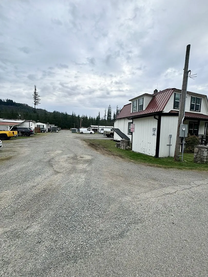 Ravensdale Manor — Photo 4