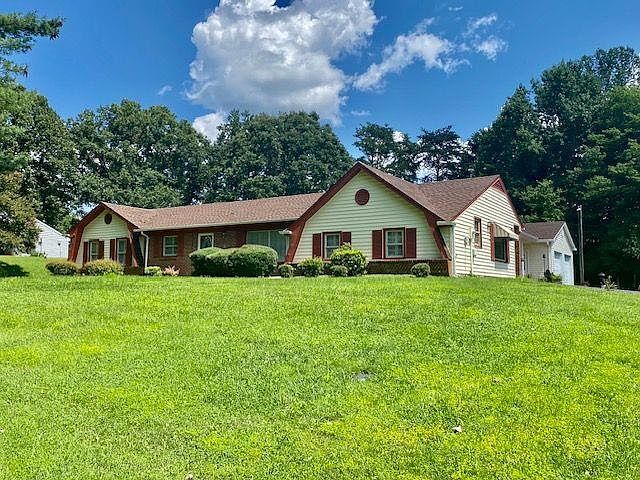 1st image of 515 Deerwood Dr