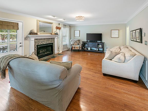 4th image of 1720 Scenic Valley Ln