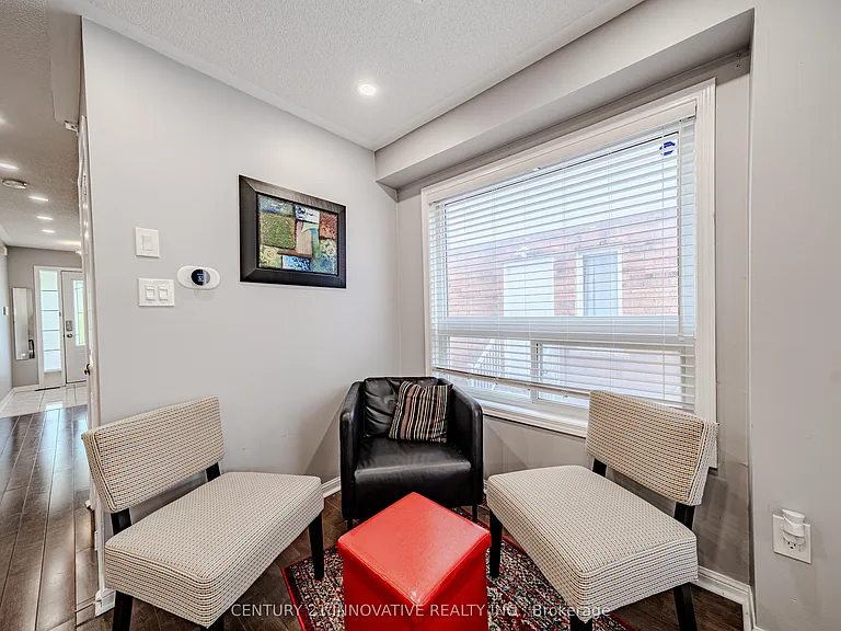 28 Samandria Ave #UPPER — Photo 13