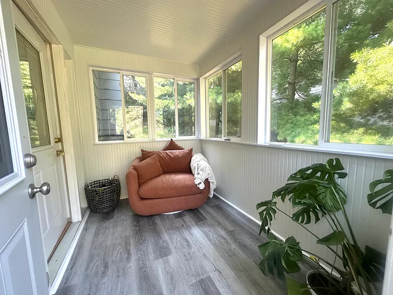 Enclosed side patio