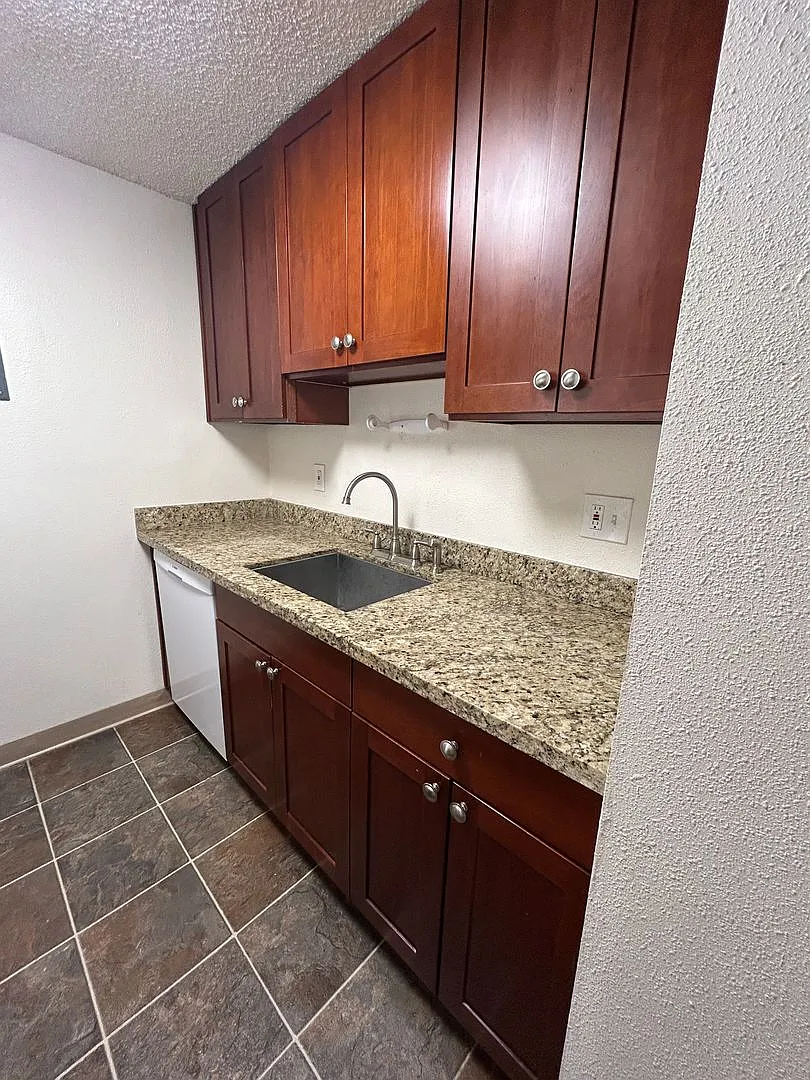 Hoven Apartments — Photo 3