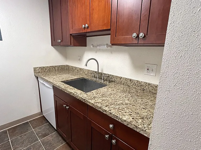 Hoven Apartments — Photo 3