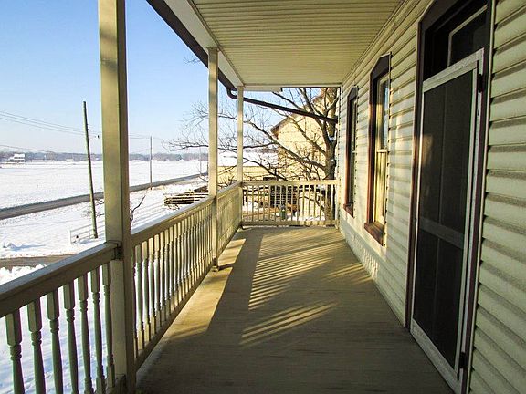 442ALititzRd_FrontPorch_02182014