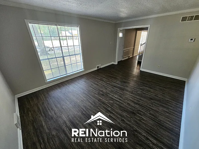 4 bed, 2.5 bath, 2358 sqft, $1,795 — Photo 3