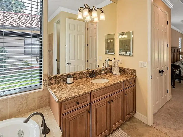 9215 Veneto Ln — Photo 10