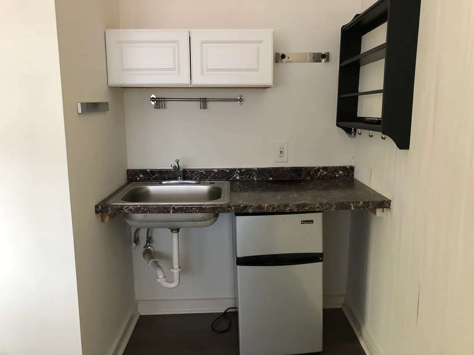 Studio, $995 — Photo 3