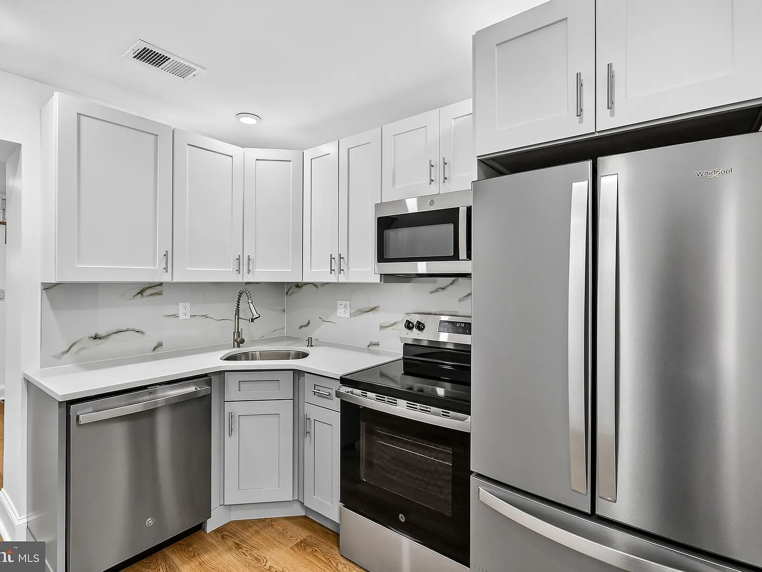 2 bed, 1.0 bath, 819 sqft, $1,575 — Photo 1