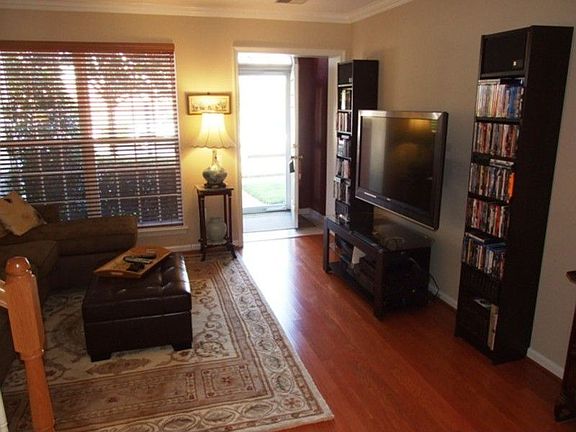 4th image of 341 Prettyman Dr