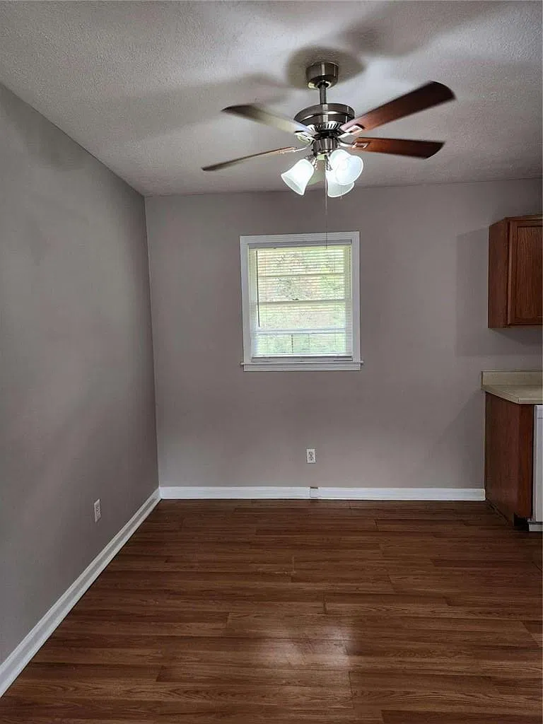 3 bed, 2.0 bath, 1075 sqft, $1,575 — Photo 4