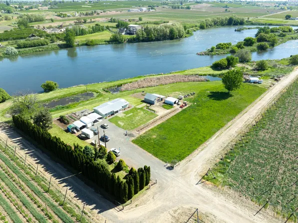 3680 E Euclid Rd, Mabton, WA 98935