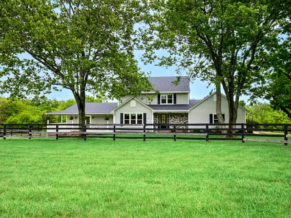 395 Cedar Lake Rd, Versailles, KY 40383