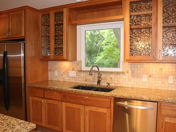 2nd image of 207 W Spring Dr