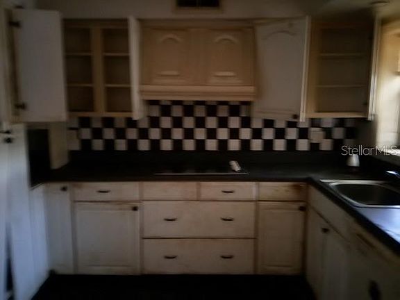 5th image of 115 Chapel Ln