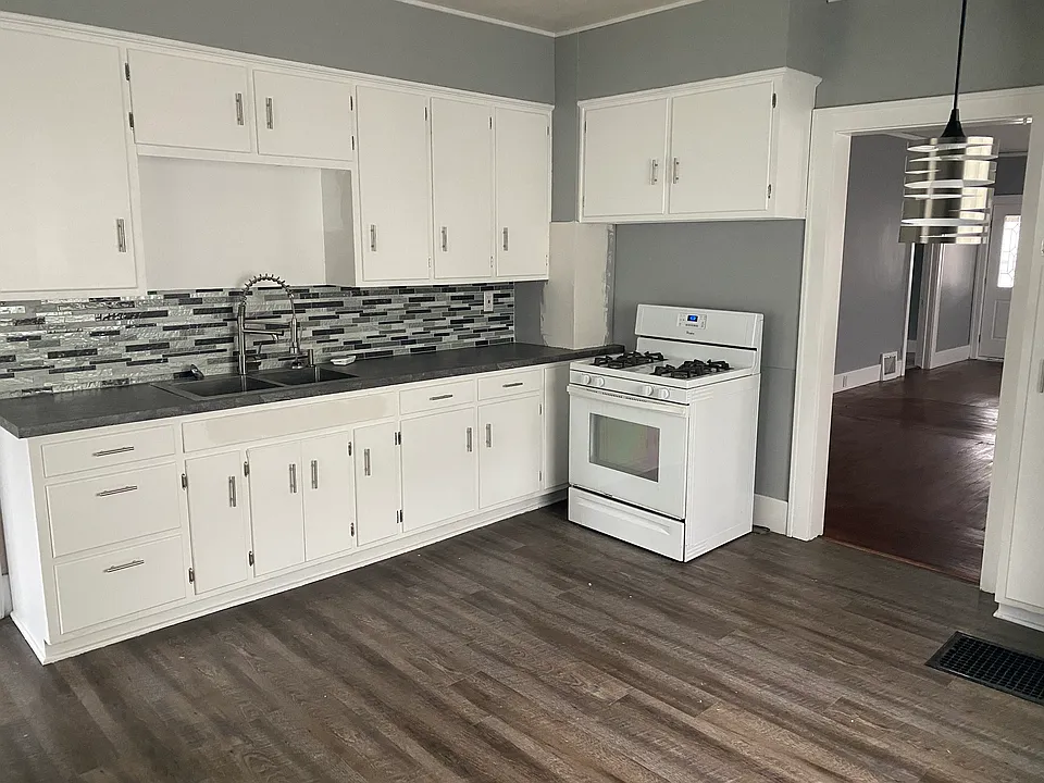 200 W 10th St