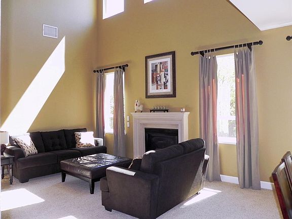4th image of 208 Tarquinia Ct