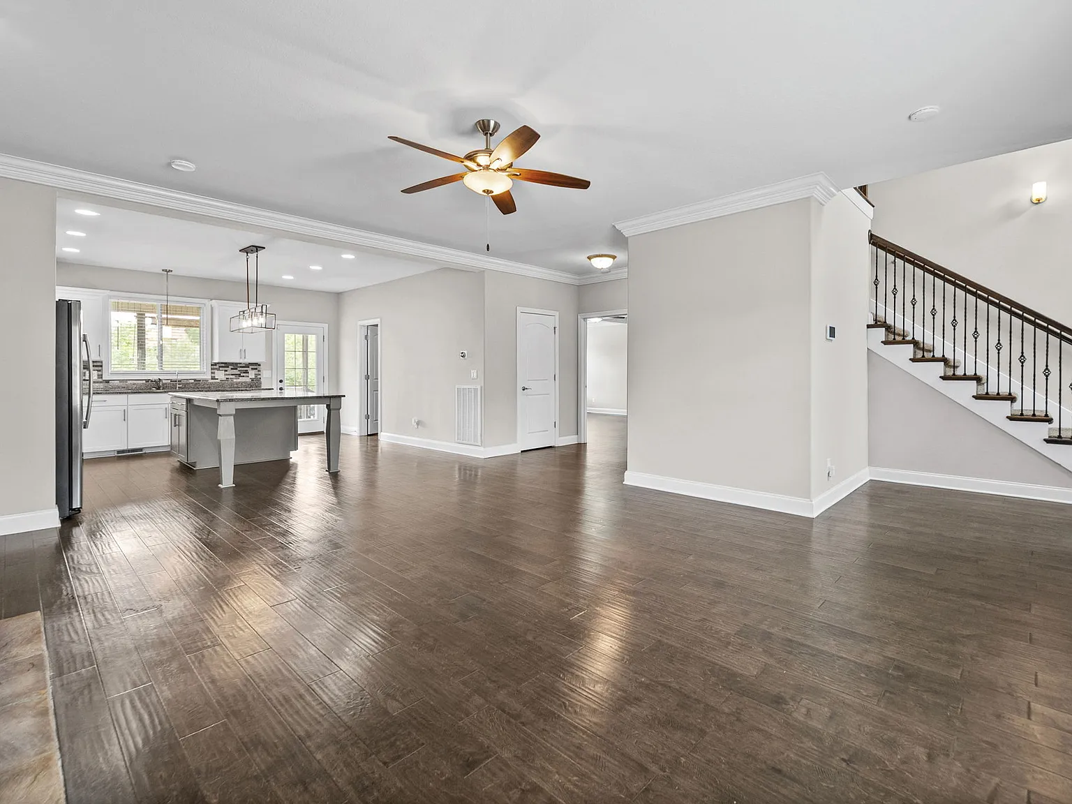 4 bed, 3.5 bath, 3197 sqft, $2,900 — Photo 4