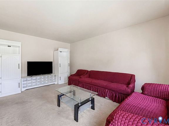4th image of 203 Clover Hill Ave