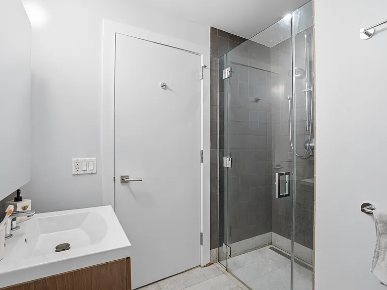 264 W 15th St #B — Photo 5