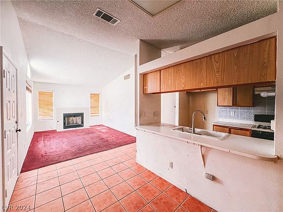 4th image of 3723 Southern Light Dr
