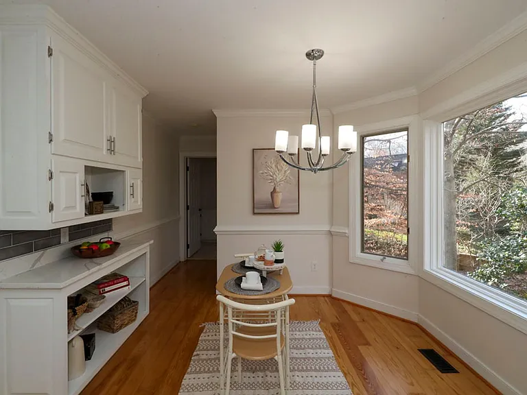 208 Fairfax Way — Photo 9