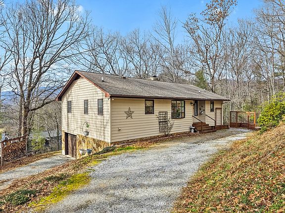 3rd image of 220 Laurel Dr