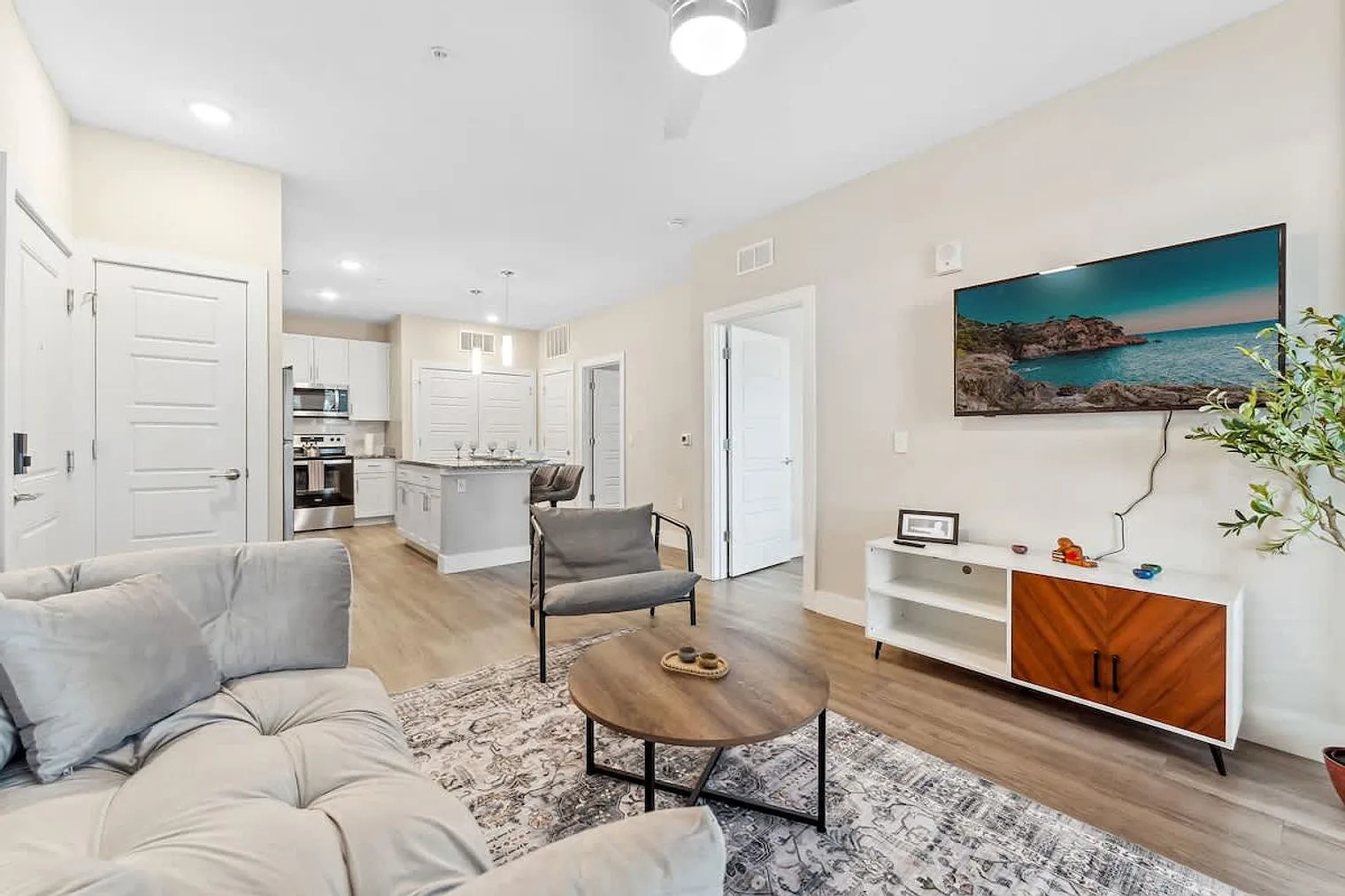 1 bed, 1.0 bath, $3,287 — Photo 2
