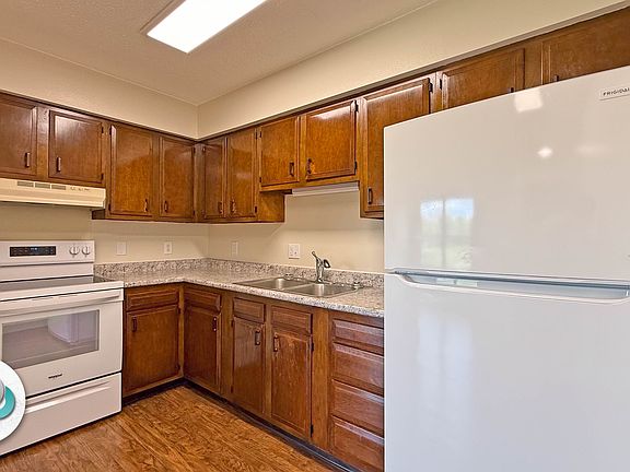 4th image of 801 Clover Ct #8