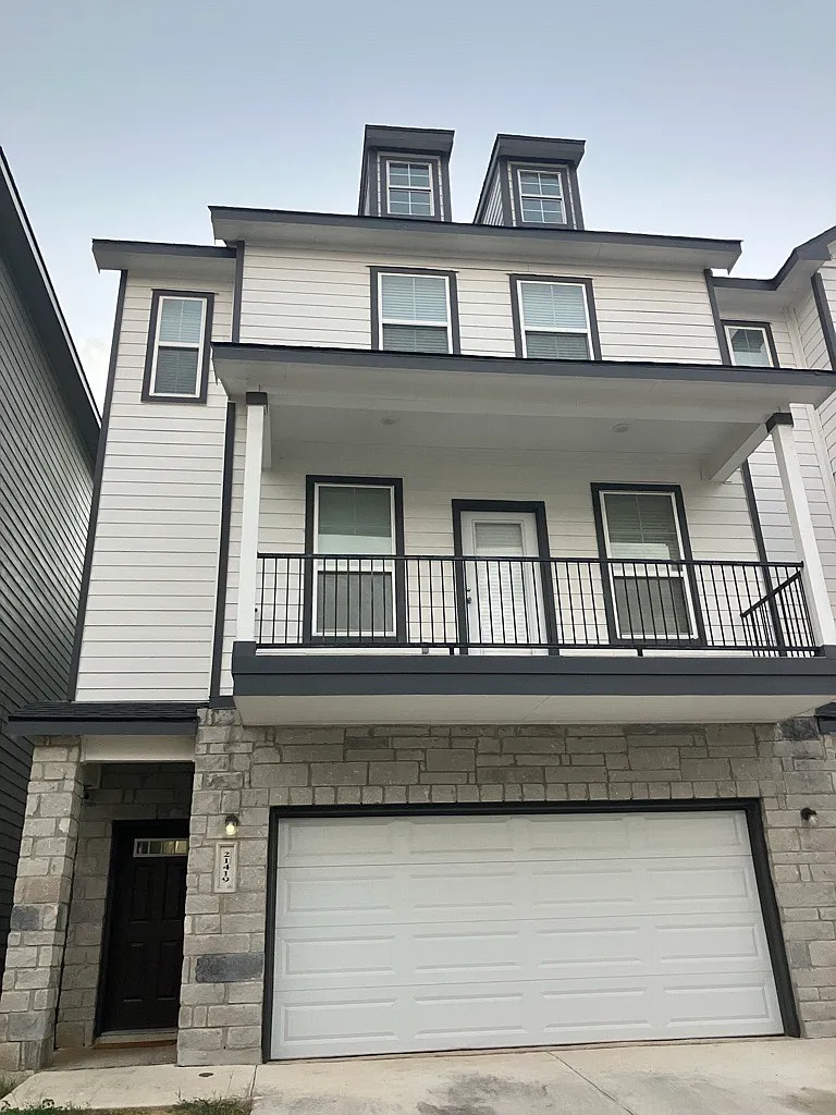 3 bed, 3.5 bath, 1931 sqft, $2,295 — Photo 1
