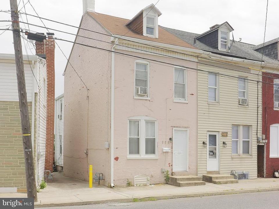 2nd image of 225 N Sherman St