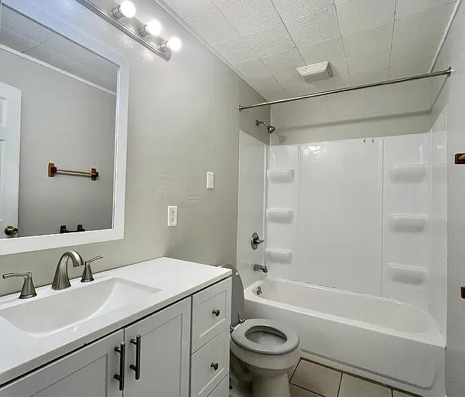 719 N Middle St — Photo 14