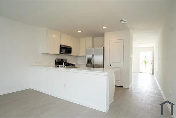 4 bed, 1656 sqft, $2,500 — Photo 3