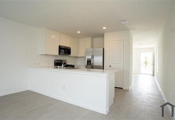 3rd image of 1204 Canyon Wren Dr