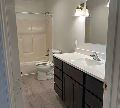 5th image of 440 Main St #1000-C