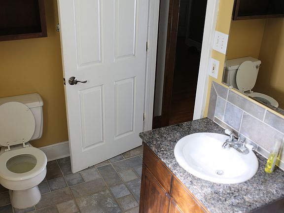 4th image of 202 N Bluff Ave
