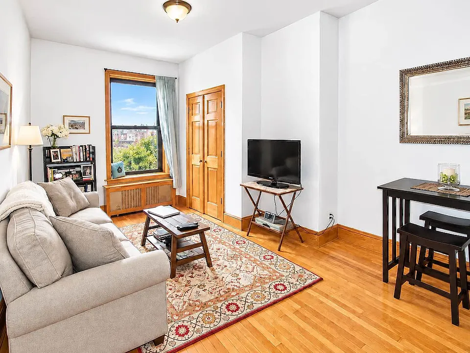 19 W 74th St #5B