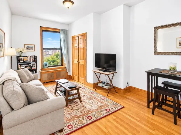19 W 74th St APT 5B, New York, NY 10023