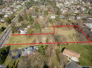 433 W County Line Rd, Huntingdon Valley, PA 19006