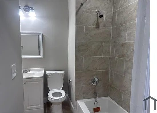 4 bed, $2,400 — Photo 3
