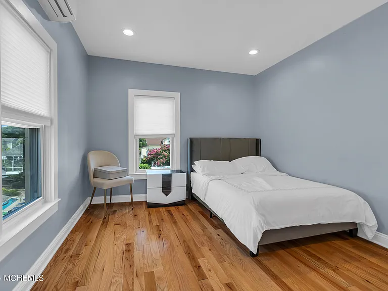 325 Roosevelt Ave — Photo 22