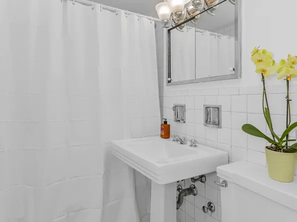 345 East 56th Street image 5 of 10