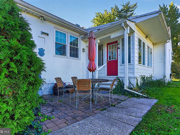 3rd image of 73 Burnside Ave