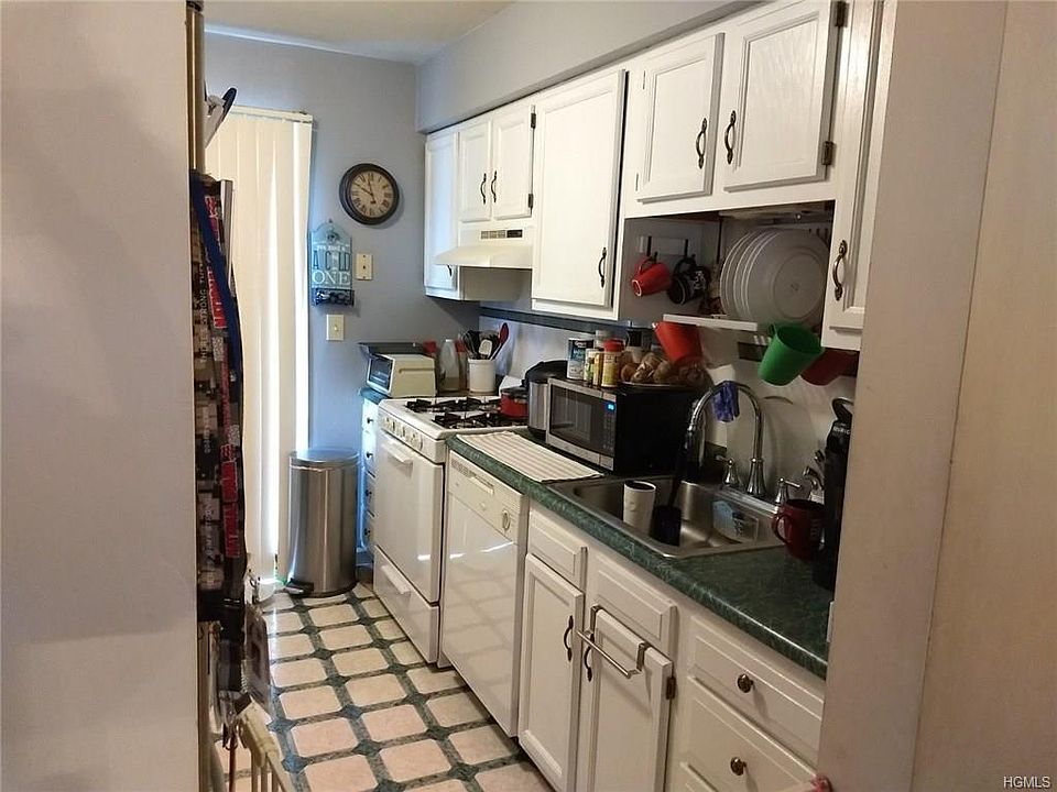 2nd image of 23 Buckingham Dr