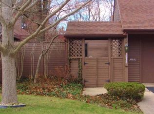 1030 Essex Cir, Kalamazoo, MI 49008