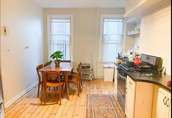 Rented by Delmark Realty LLC | media 17