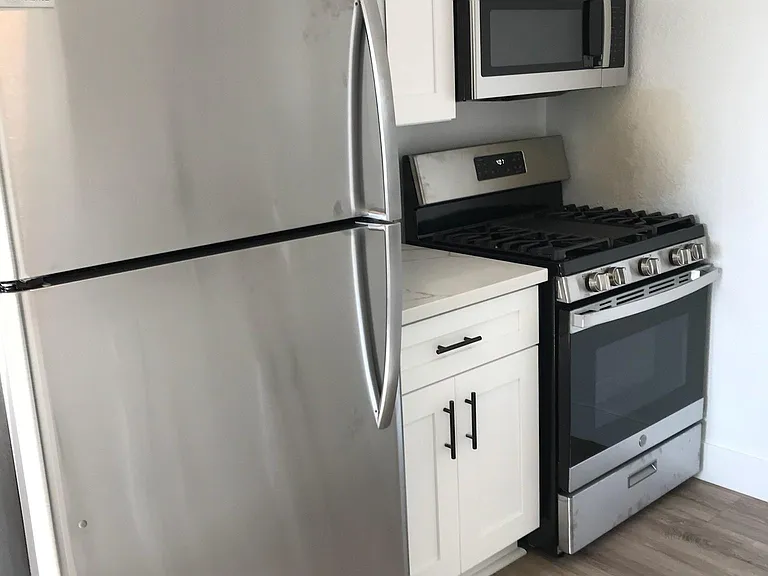399 Zenith St #4 — Photo 8