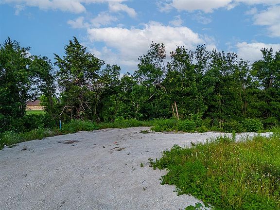 4th image of 560 Highway 352