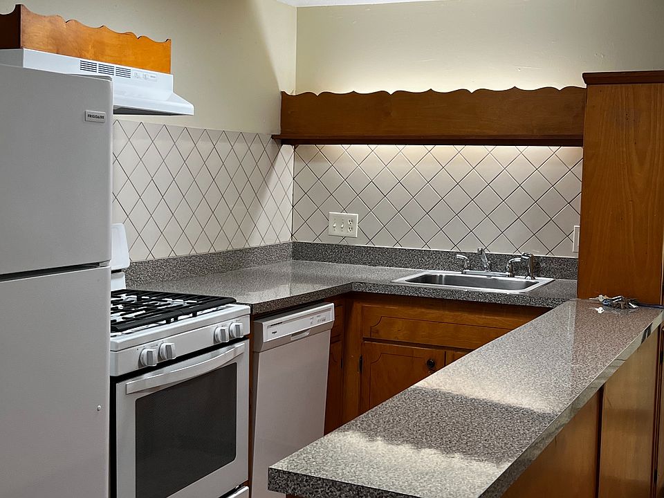 1st image of 70 Barrows St APT 6
