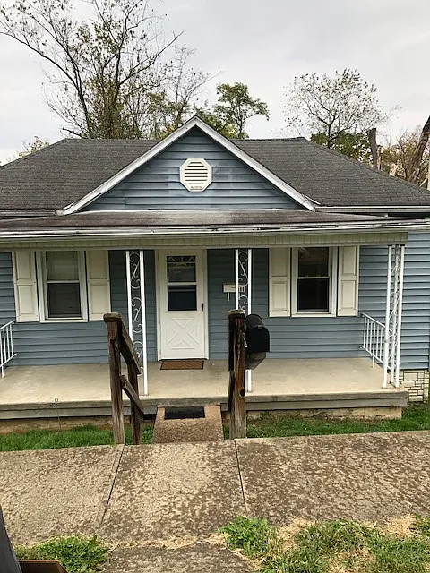 408 Stealey Ave