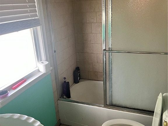 5th image of 4640 E 90th St